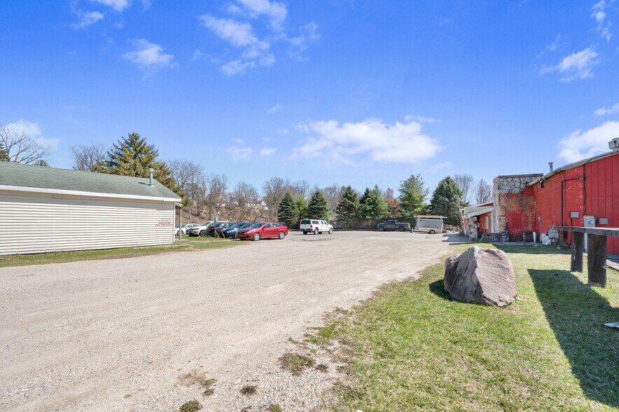 More Photos Of 226 Baldwin St, Big Rapids Light Distribution For Sale