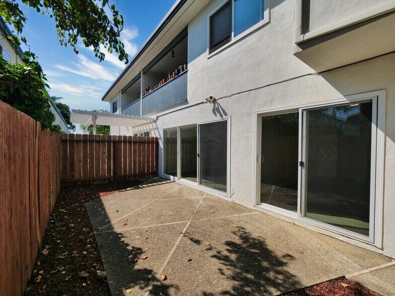 More Photos Of 631 Masonic Way, Belmont Apartments For Sale