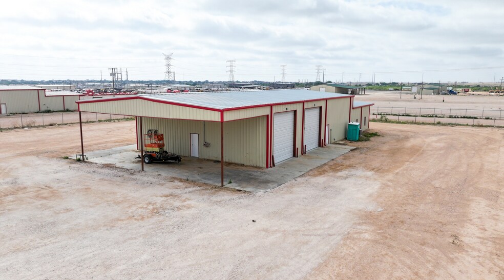 More Photos Of 9503 E County Road 97, Midland Warehouse For Lease