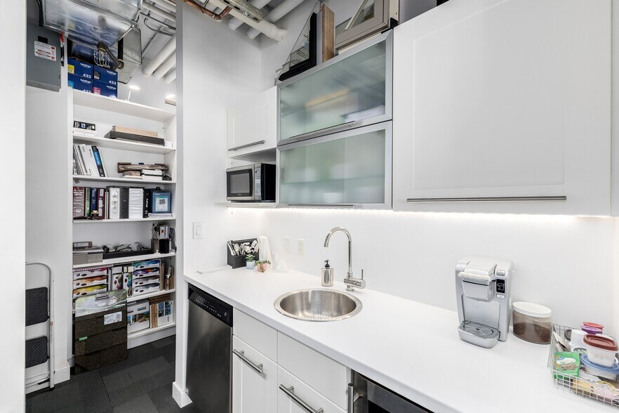 More Photos Of 3033 N Central Ave, Phoenix Loft Creative Space For Sale