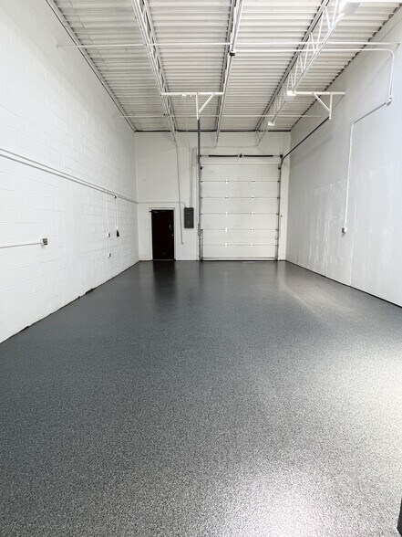More Photos Of 3051 Lamb Ave, Columbus Warehouse For Lease