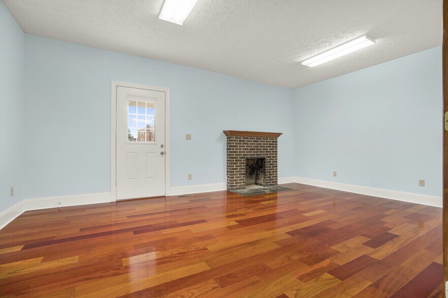 More Photos Of 6245 University Park Dr, Radford Office Residential For Sale