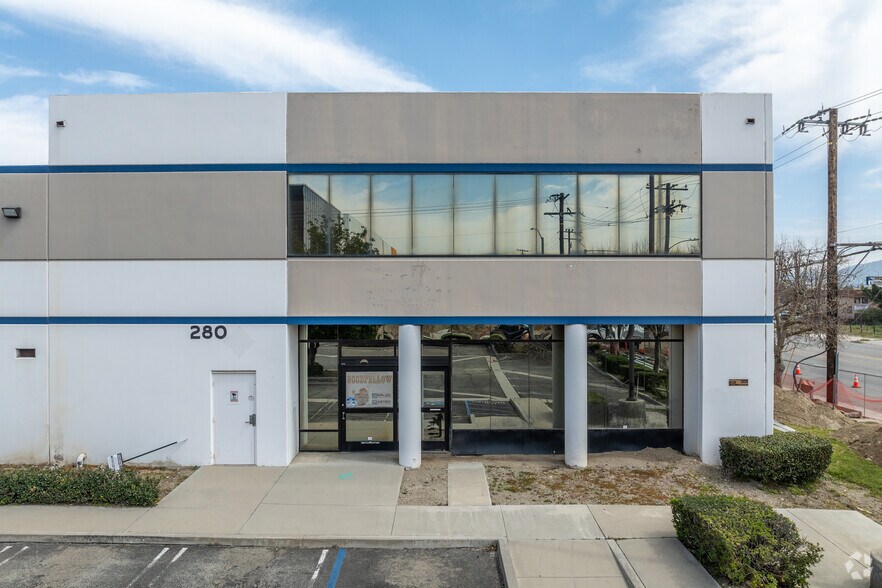More Photos Of 280 W Valley Blvd, Rialto Warehouse For Lease