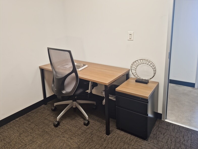 More Photos Of 9840-9860 Von Allmen Ct, Louisville Coworking Space