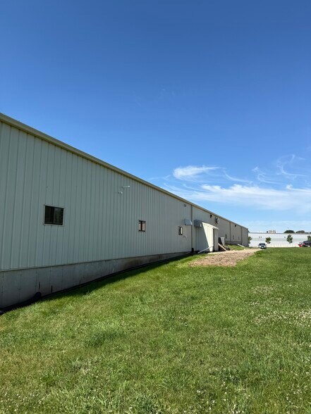 More Photos Of 1401 8th St SE, Orange City Flex For Sale