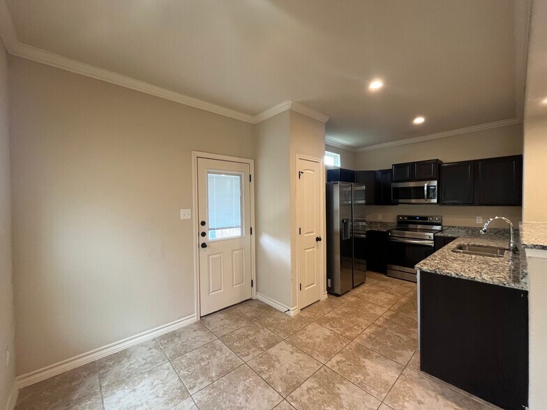 More Photos Of 6306 Luglio Ln, San Antonio Apartments For Sale