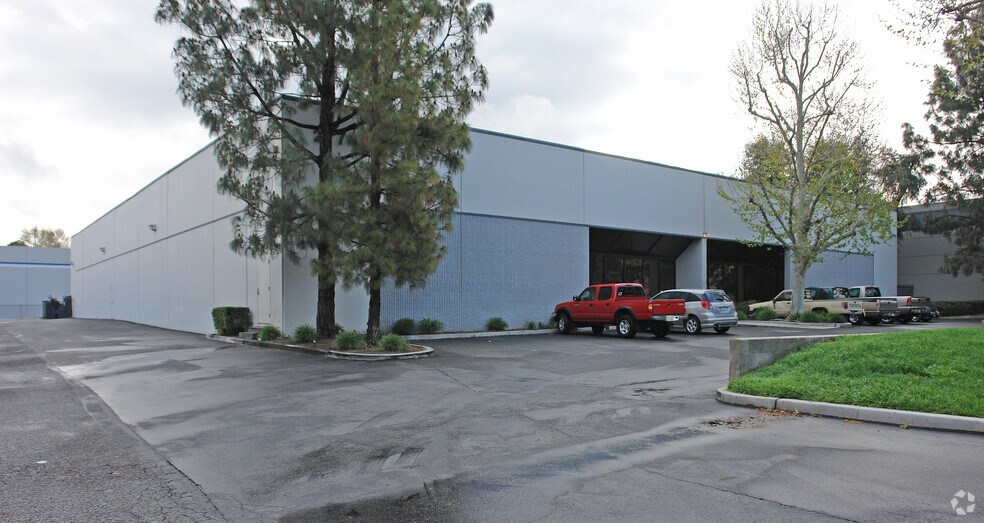 More Photos Of 27736-27740 Avenue Hopkins, Valencia Warehouse For Lease