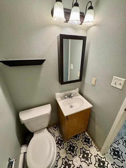 More Photos Of 1022 S Arbutus St, Lakewood Multifamily For Sale