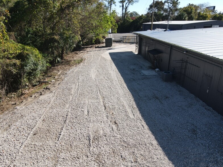 More Photos Of 735 Commerce Cir, Longwood Warehouse For Lease