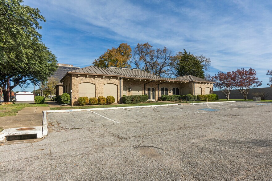 More Photos Of 660 S Zang Blvd, Dallas Office For Lease
