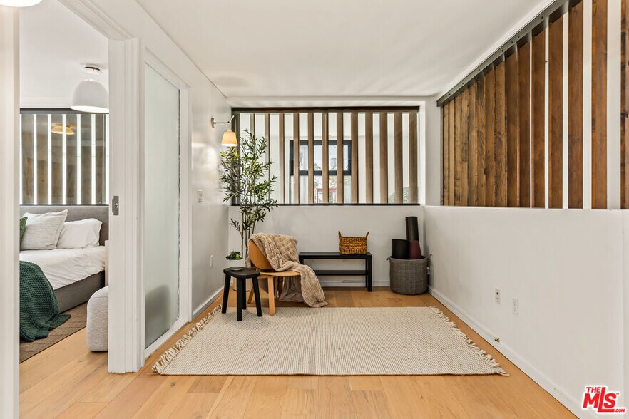 More Photos Of 700 Main St, Venice Office For Sale