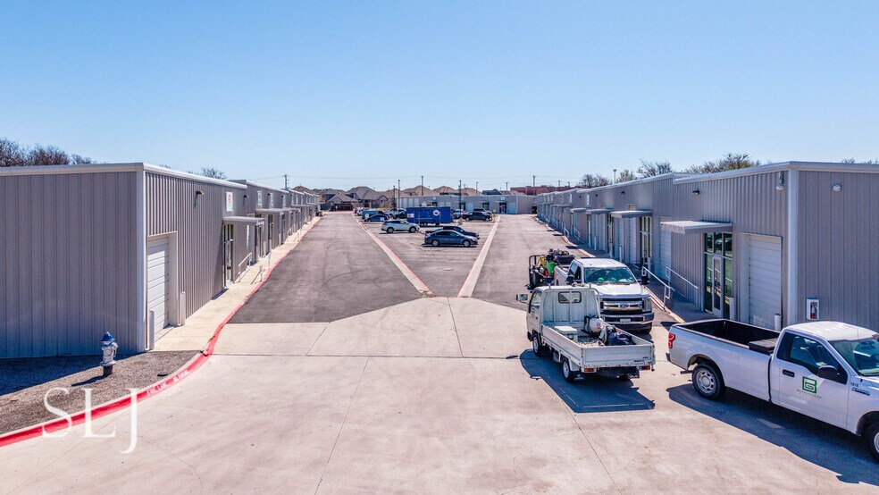 More Photos Of 1518 Navo Rd, Aubrey Showroom For Sale