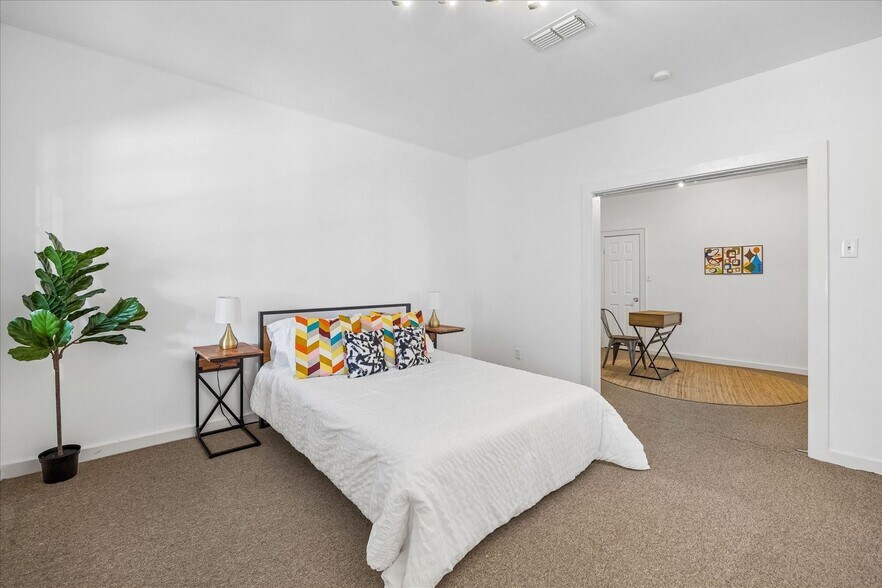 More Photos Of 1812 Kane St, Houston Office Residential For Sale