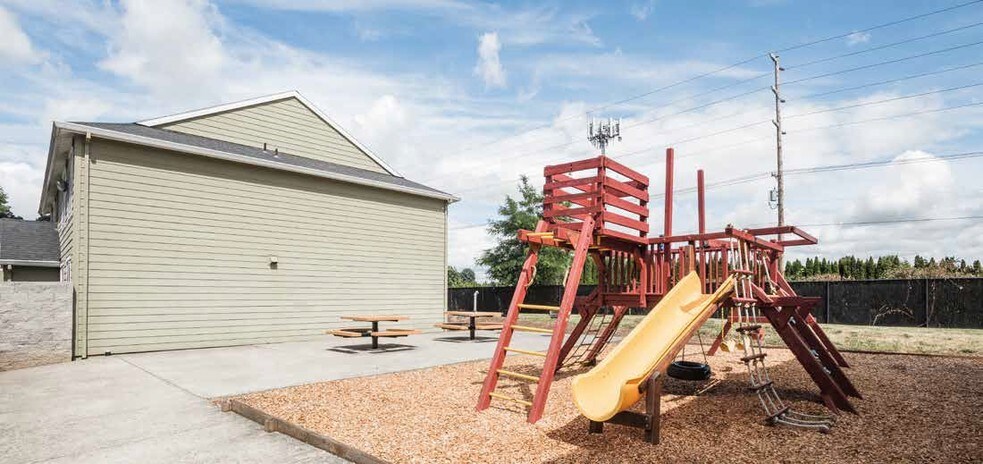 More Photos Of 1100 N Davis St, Cornelius Apartments For Sale