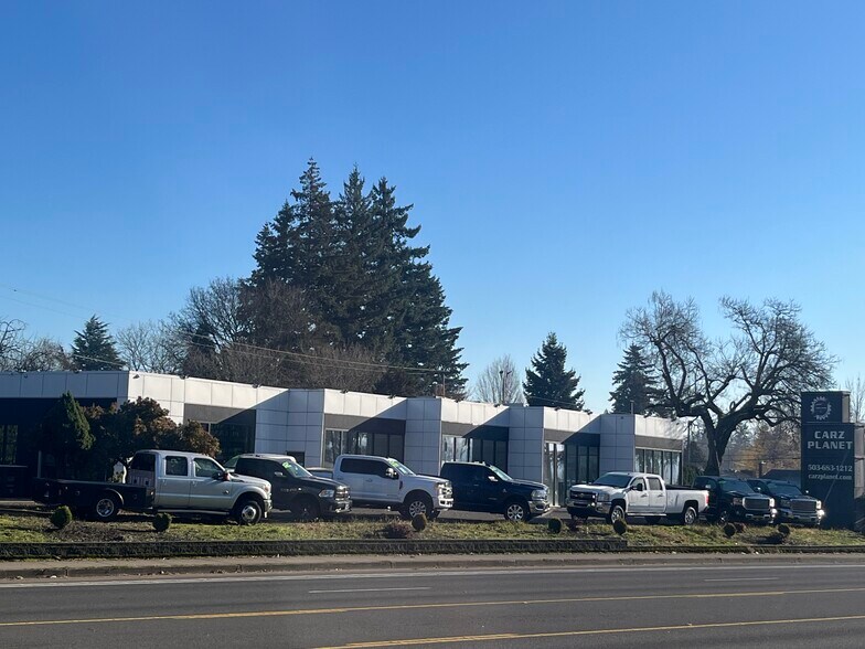 More Photos Of 19120 SE Mcloughlin Blvd, Portland Auto Dealership For Lease
