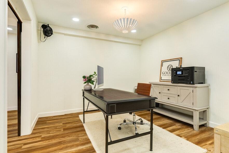 More Photos Of 449 S 17th St, West Columbia Office For Sale