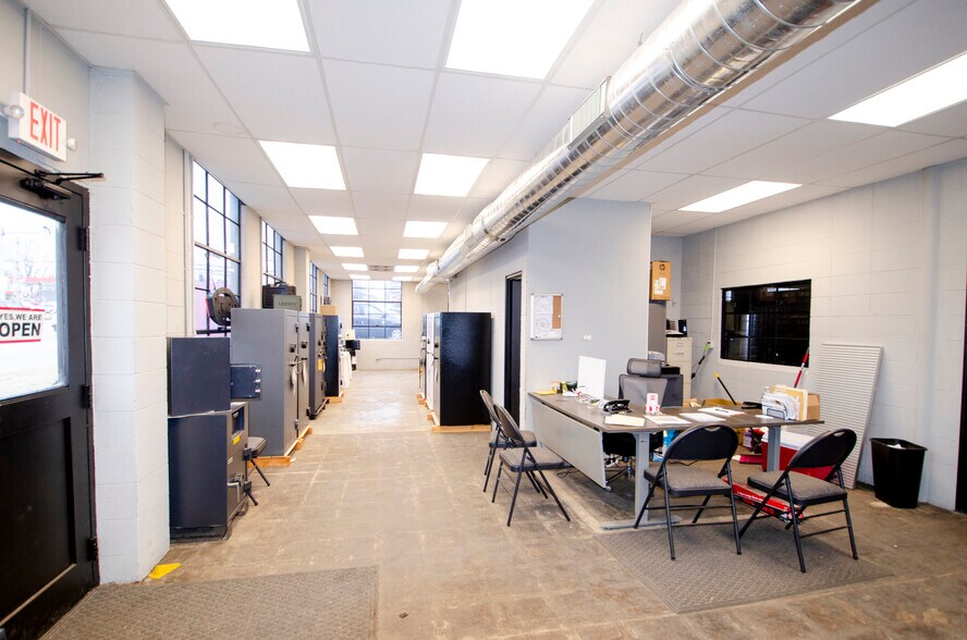 More Photos Of 1452 N National Ave, Springfield Warehouse For Sale