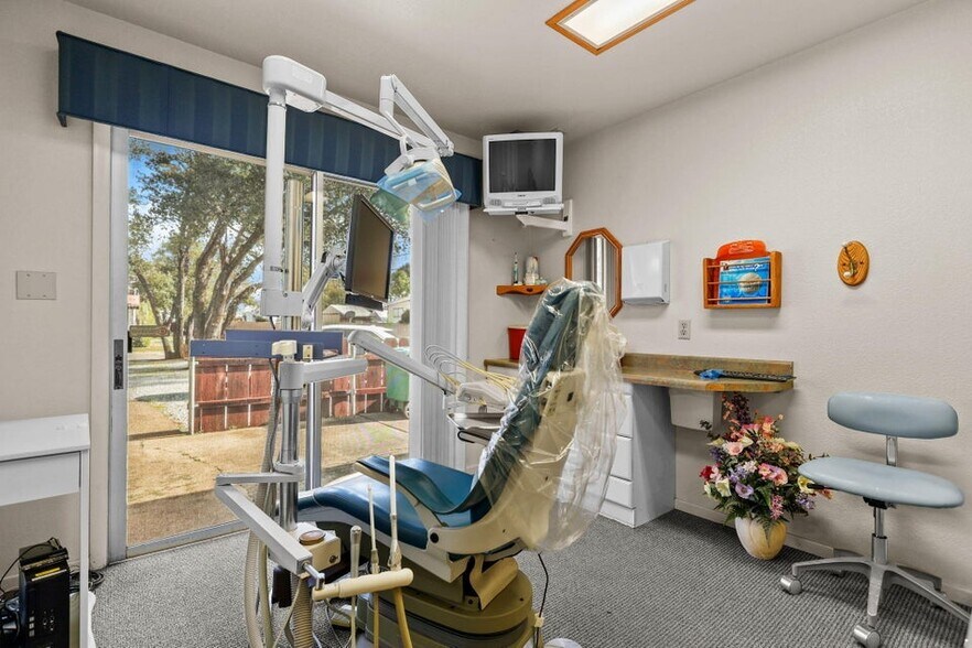 More Photos Of 2081 Victor Ave, Redding Office For Sale