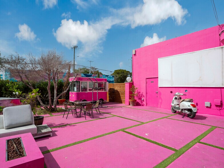 More Photos Of 195 NW 40th St, Miami General Retail For Sale