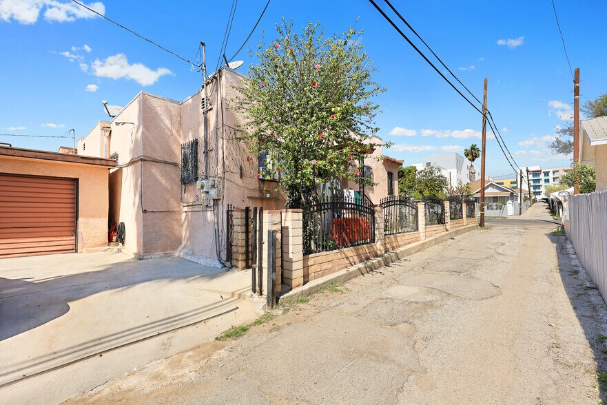 More Photos Of 3560 Siskiyou St, Los Angeles Apartments For Sale