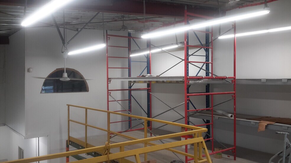 More Photos Of 854 Boyd Ave, Ottawa Warehouse For Lease