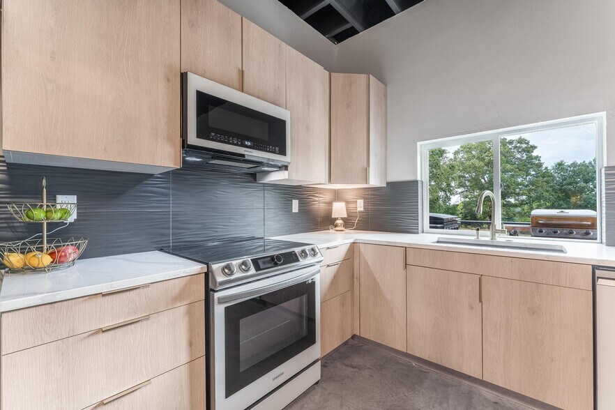 More Photos Of 13870 HWY 279, Gravette Flex For Sale