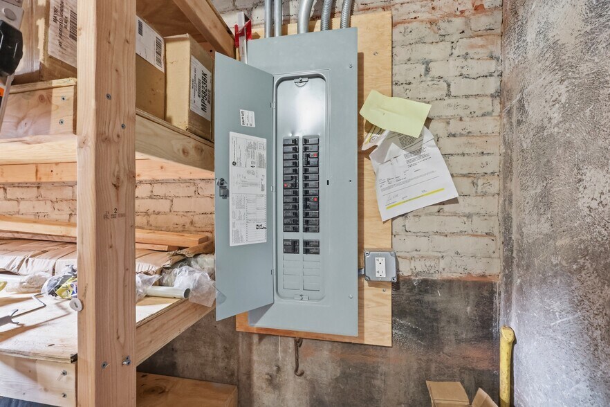 More Photos Of 43 Naubuc Ave, Glastonbury Flex For Sale