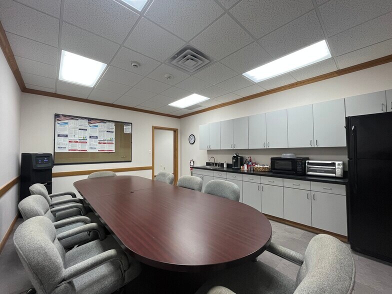 More Photos Of 10858 FM 346 W, Flint Office For Sale