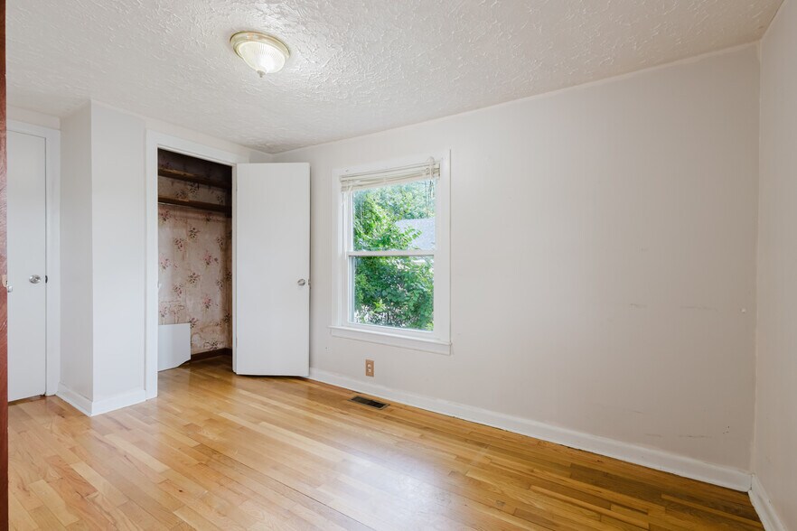 More Photos Of , Lexington Specialty For Sale