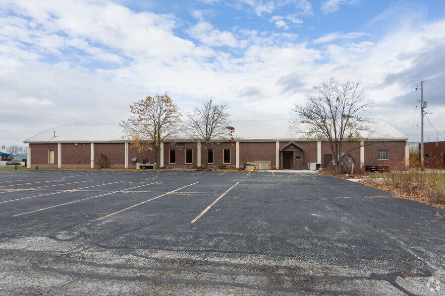 More Photos Of 5200 S Pennsylvania Ave, Cudahy Skating Rink For Lease