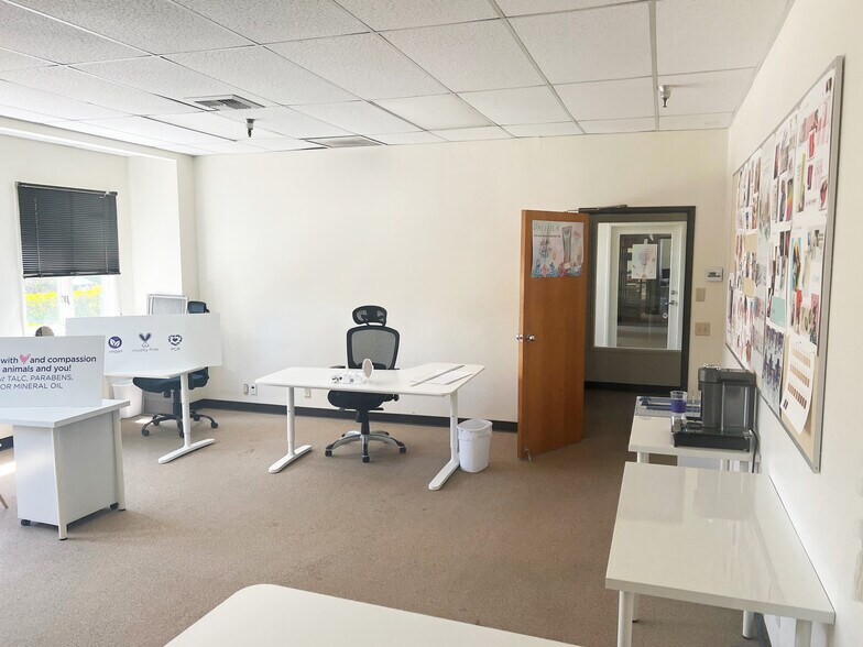 More Photos Of 1110 Eugenia Pl, Carpinteria Office For Lease