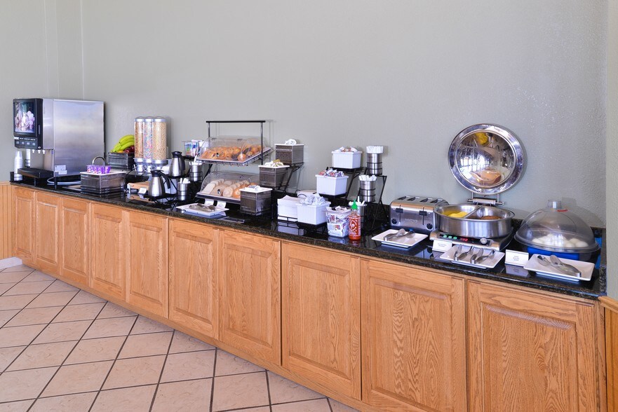 More Photos Of 2830 US Highway 160 W, Monte Vista Hotel For Sale