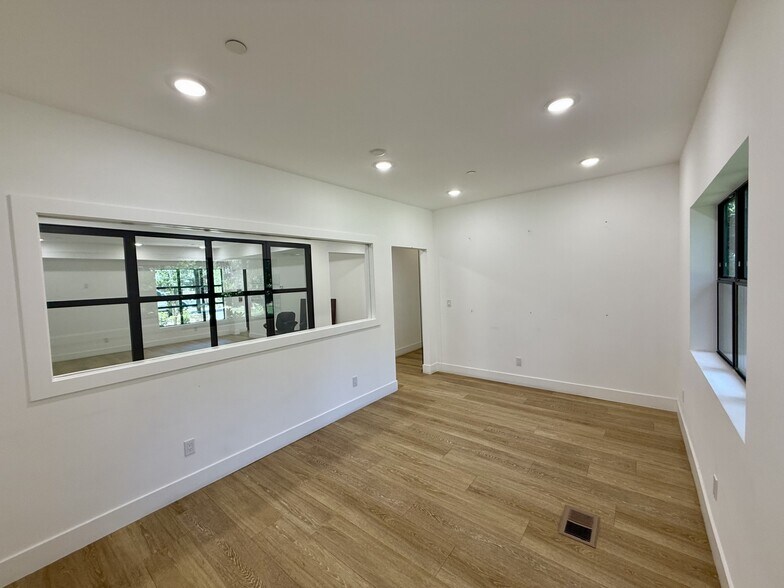 More Photos Of 214 Village Blvd, Incline Village Storefront Retail Residential For Lease