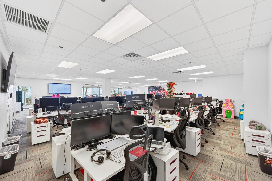 More Photos Of 930 S Harbor City Blvd SW, Melbourne Office For Sale