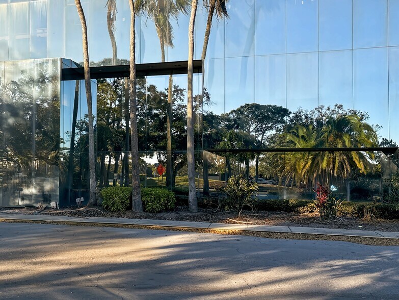 More Photos Of 34125 US Highway 19 N, Palm Harbor Coworking Space