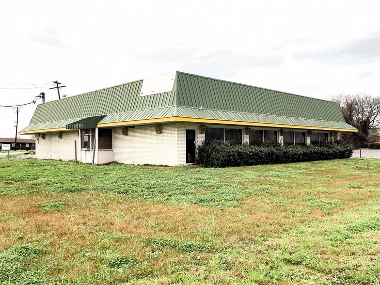 More Photos Of 1111 N Market St, Shreveport Convenience Store For Sale