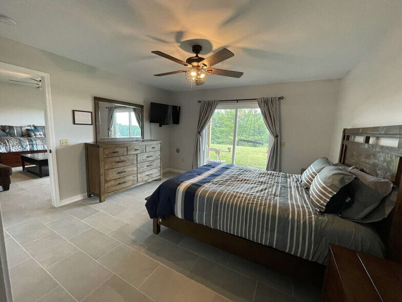 More Photos Of 446 Maples Rd, Milford Hotel For Sale