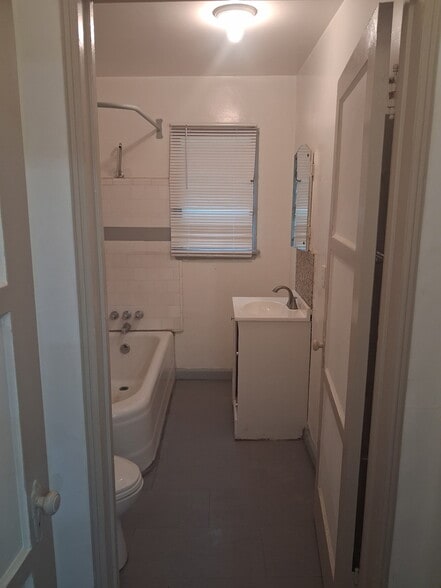 More Photos Of 1826-1832 California Ave, Santa Monica Apartments For Sale