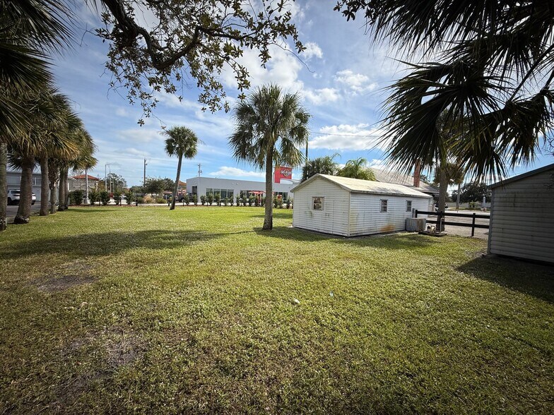 More Photos Of 26 W New Haven Ave, Melbourne Auto Repair For Sale