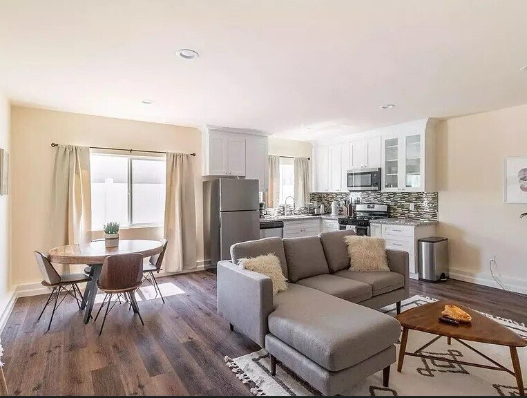 More Photos Of 19604 Victory Blvd, Tarzana Apartments For Sale