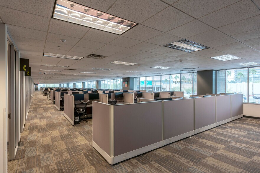 More Photos Of 10400 N 25th Ave, Phoenix Office For Lease