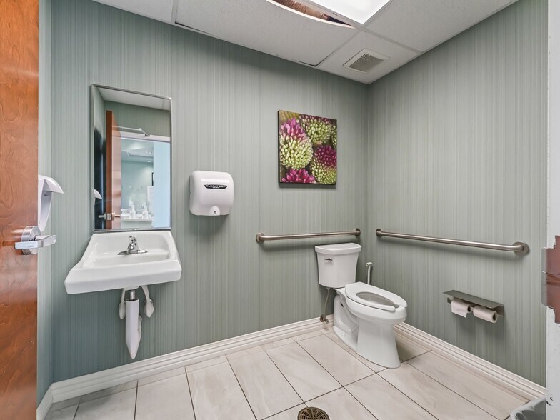 More Photos Of 4636 Bellwether Ln, Oxford Medical For Lease