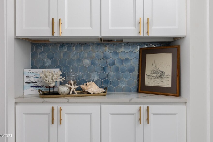 More Photos Of 3929 NW Jetty Ave, Lincoln City Apartments For Sale