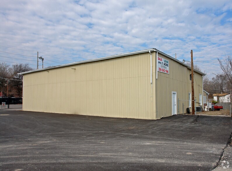 More Photos Of 8915 S Broadway, Saint Louis Light Distribution For Sale
