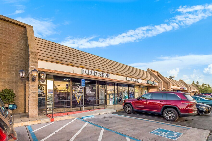 More Photos Of 2745-2787 W Shaw Ave, Fresno Unknown For Lease