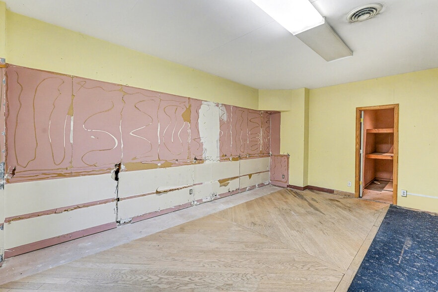 More Photos Of 670 Cambridge St, Fredericksburg Warehouse For Lease