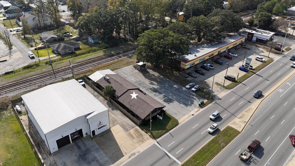 More Photos Of 1220 Bienville Blvd, Ocean Springs General Retail For Lease