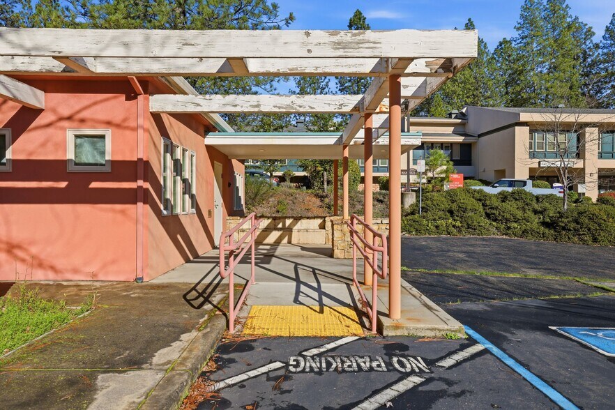 More Photos Of 1005 Fowler Way, Placerville Medical For Sale
