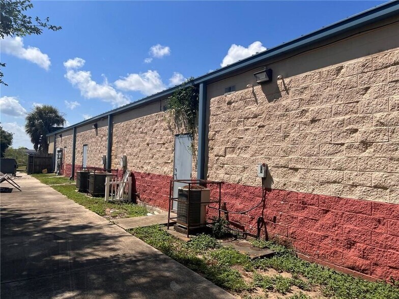 More Photos Of 11331 Lake Forest Blvd, New Orleans Storefront Retail Office For Sale