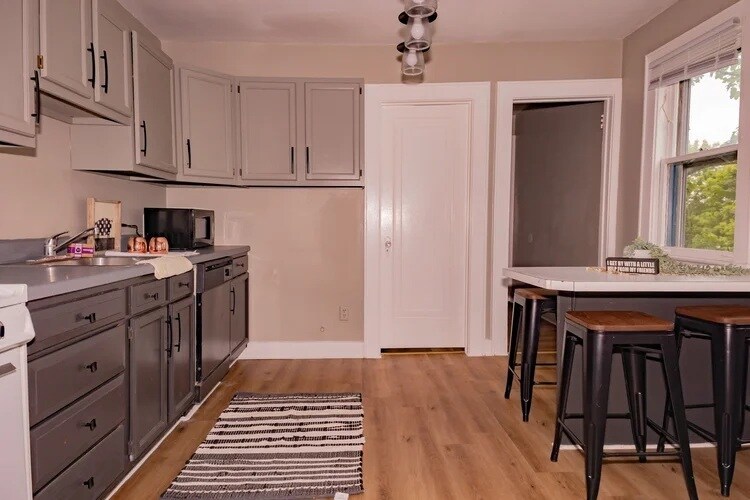 More Photos Of 6 Monroe Heights, Cortland Apartments For Sale